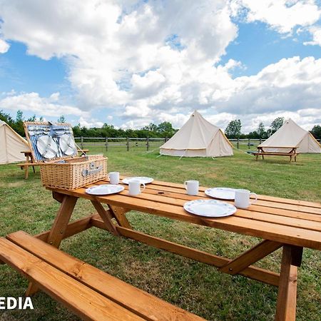 Bell Tent Glamping At Marwell Resort Winchester Exterior foto