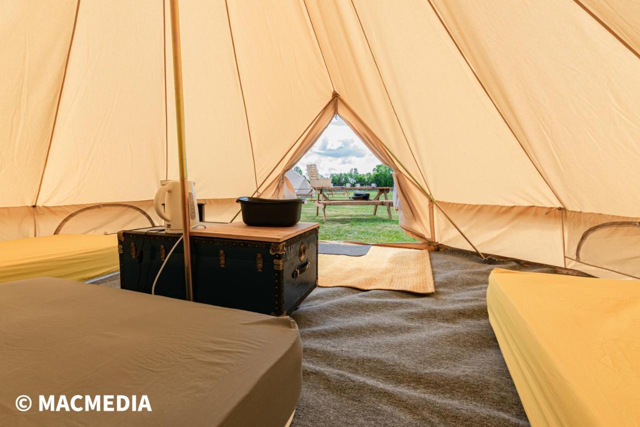 Bell Tent Glamping At Marwell Resort Winchester Exterior foto
